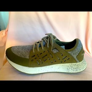Olive green and grey Sperry tennis never worn